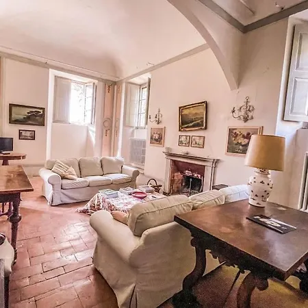 Prestigious Manor With Pool, Air Conditioning