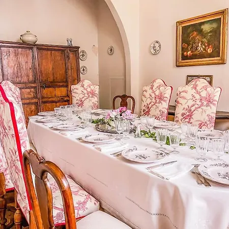 Prestigious Manor With Pool, Air Conditioning וילה