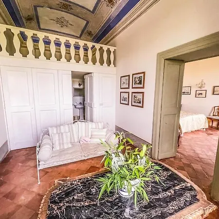 Prestigious Manor With Pool, Air Conditioning
