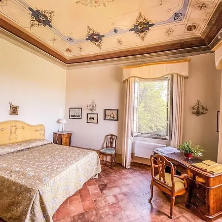Prestigious Manor With Pool, Air Conditioning
