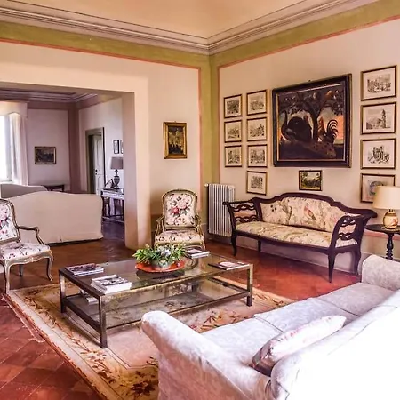 Prestigious Manor With Pool, Air Conditioning