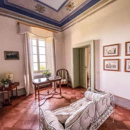 Prestigious Manor With Pool, Air Conditioning فيلة